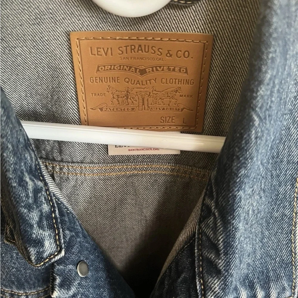 Levi’s Premium 72334-0573 Big E Trucker Jacket L Oversized Fade EUC 25x28 - Picture 3 of 10